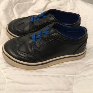 Black wingtip sneaker dress shoes